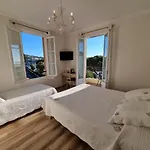 Hotel De La Darse 3*