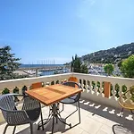 Hotel De La Darse 3*