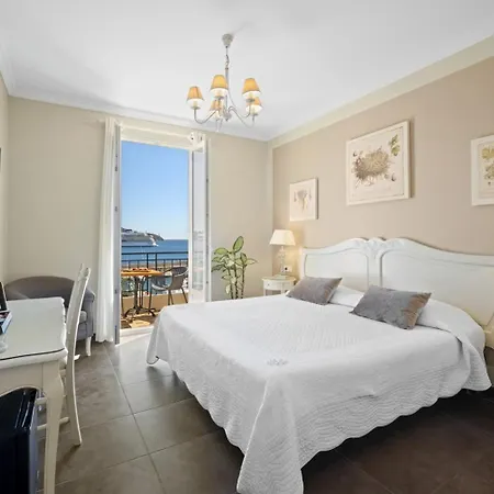 호텔 드 라 다르스 빌프랑슈쉬르메르